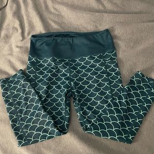 Medium Siren Capri Leggings